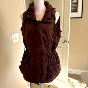 200 polyester, shell84.% rayon, 25% nylon